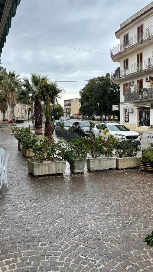 Casa Vacanze Antico Cortile Delle Palme Villa Villagrazia Di Carini Buitenkant foto