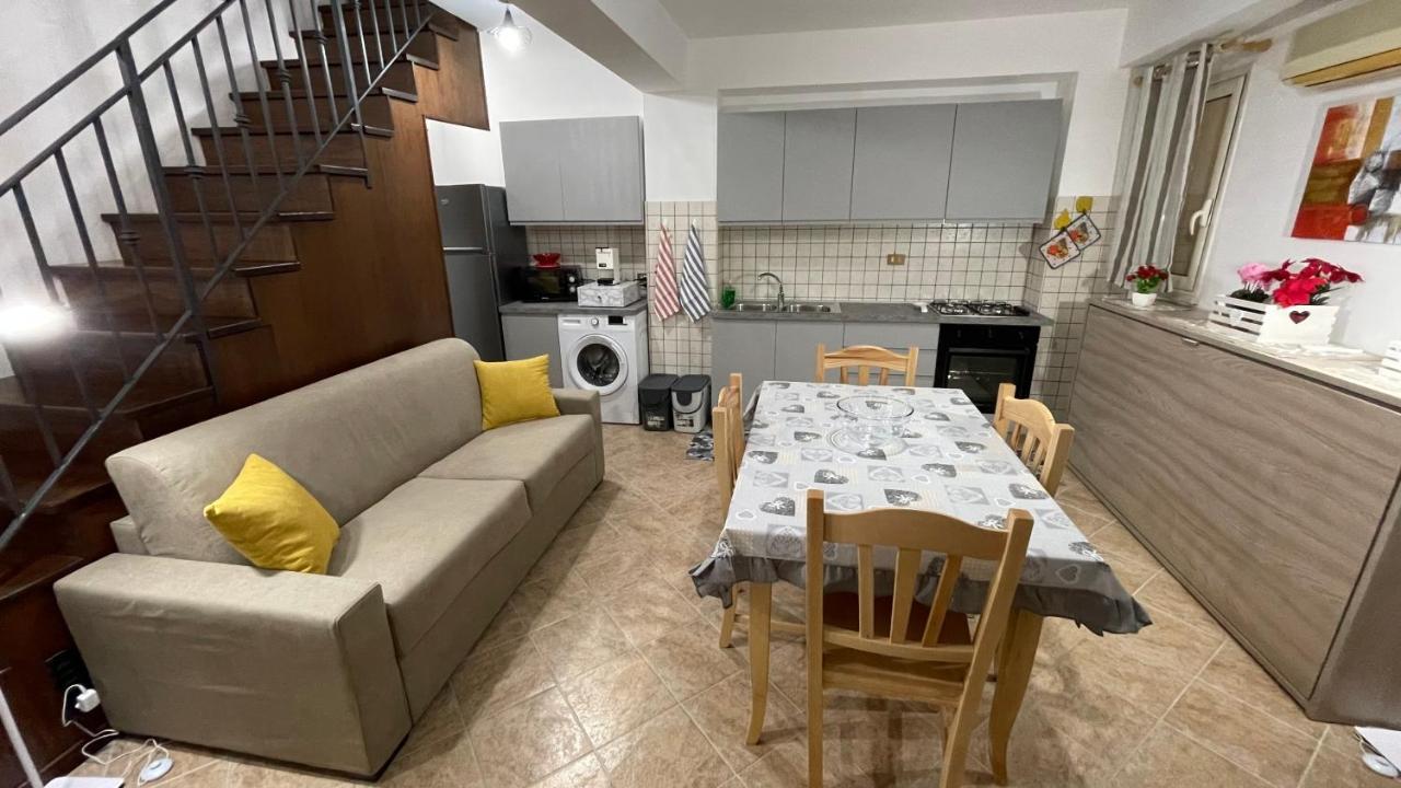 Casa Vacanze Antico Cortile Delle Palme Villa Villagrazia Di Carini Buitenkant foto