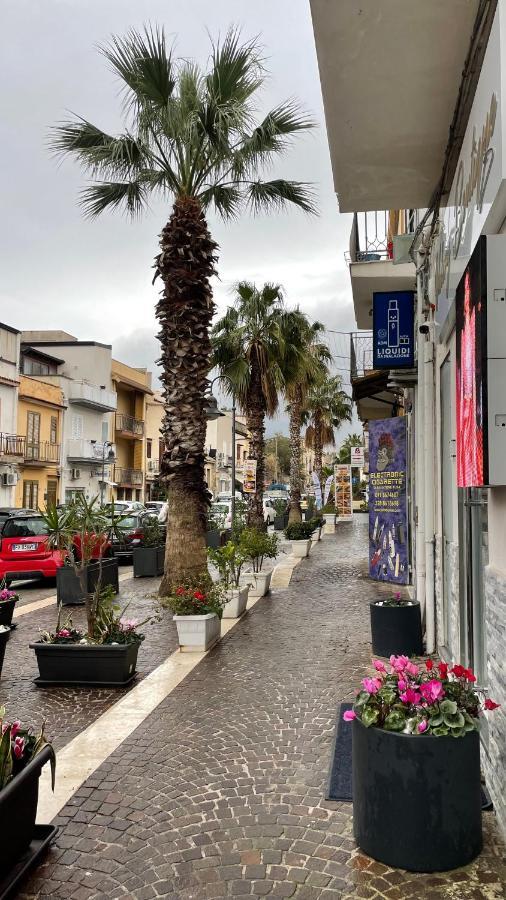 Casa Vacanze Antico Cortile Delle Palme Villa Villagrazia Di Carini Buitenkant foto