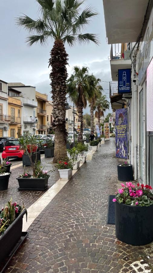 Casa Vacanze Antico Cortile Delle Palme Villa Villagrazia Di Carini Buitenkant foto
