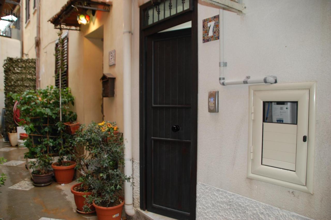 Casa Vacanze Antico Cortile Delle Palme Villa Villagrazia Di Carini Buitenkant foto