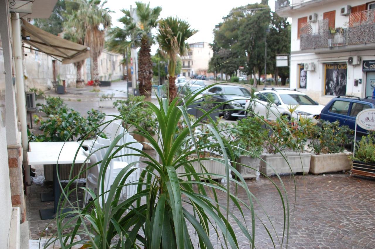 Casa Vacanze Antico Cortile Delle Palme Villa Villagrazia Di Carini Buitenkant foto